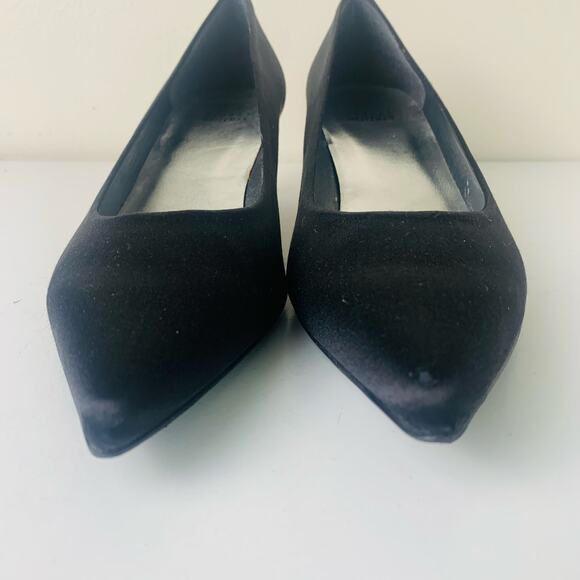 Stuart Weitzman Size 10 Poco Black Satin Pumps Kitten Heels Pointed Toe Classic - Picture 6 of 14